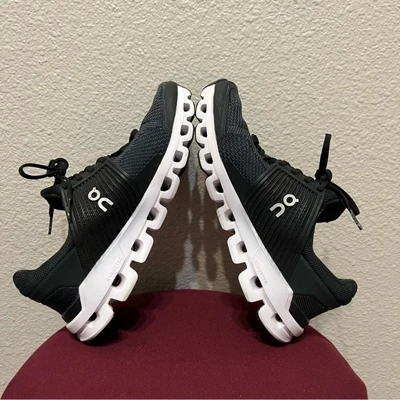 On Cloudswift Women’s Road Running Shoes Size 7 Black And White Lace Up - Picture 4 of 7